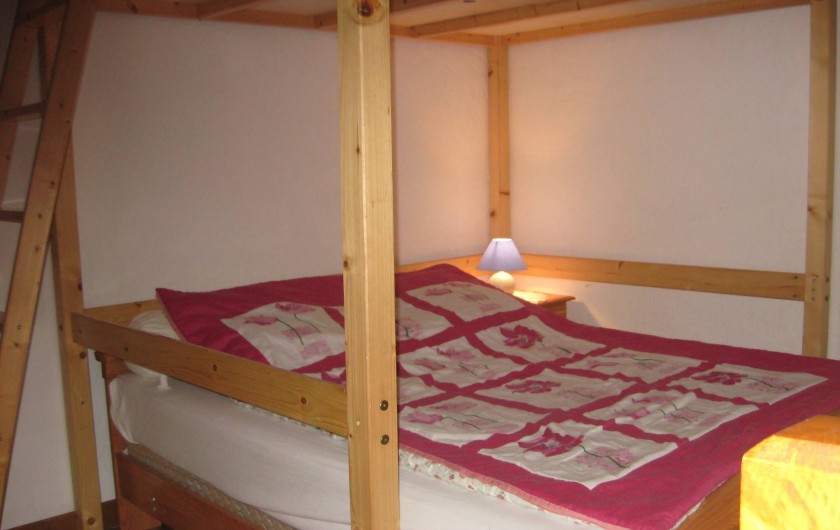 Location de vacances - Chalet à Hauteluce - Lit 140 avec deuxième lit mezzanine en 140.