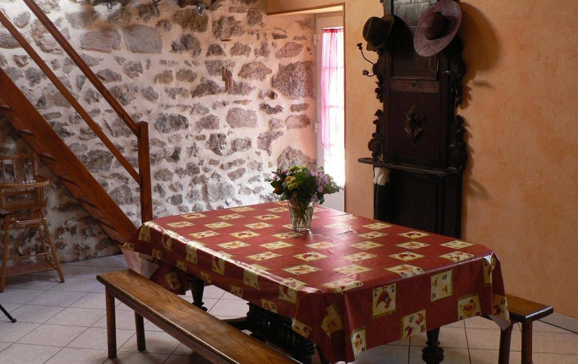 Location de vacances - Gîte à Saint-Victor-Malescours - Table de salle à manger 8 places minimum