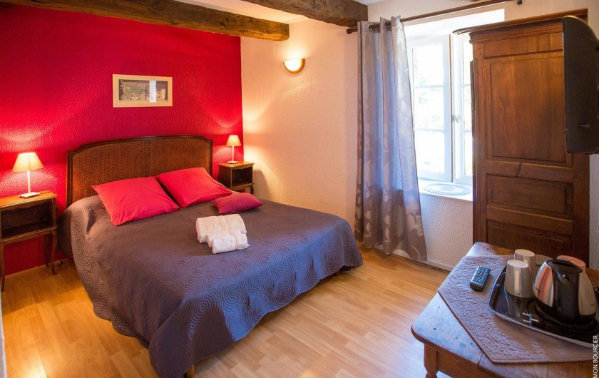 Location de vacances - Chambre d'hôtes à Saint-Méloir-des-Ondes - La chambre Surfinia, chambre double avec salle de bain et Wc dans la chambre.