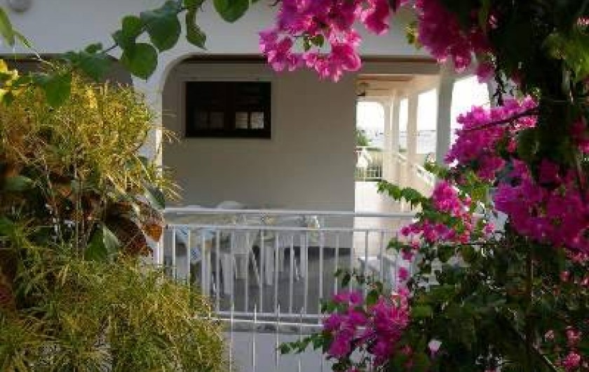 Location de vacances - Villa à Les Anses-d'Arlet - Vue sur terrasse et Véranda