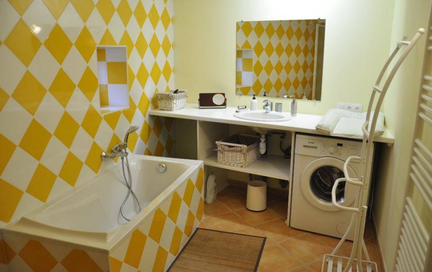 Location de vacances - Gîte à Saint-Julien - Une salle de bain avec douche du Vigneronnage   à St Julien dans le Rhône