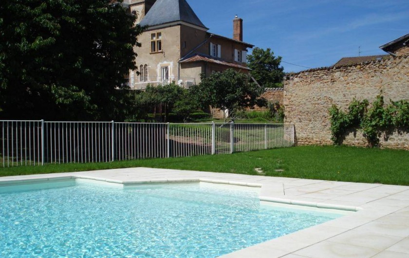 Location de vacances - Gîte à Saint-Julien - La piscine  au Château du Jonchy à St Julien dans le Rhône (France)