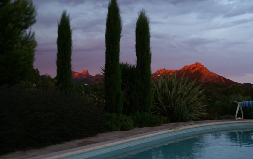Location de vacances - Villa à Saint-Raphaël - coucher de soleil sur le Rastel d'Agay
