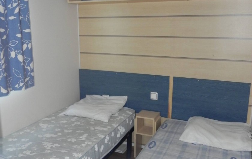 Location de vacances - Bungalow - Mobilhome à Sigean - Chambre 2 : 2 lits simples
