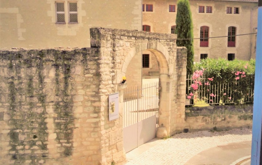 Location de vacances - Maison - Villa à Saint-Rémy-de-Provence - Vue de la fenêtre de la chambre principale.