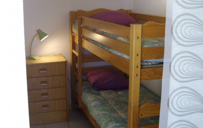 Location de vacances - Appartement à Gruissan - chambre cabine  lit x2 en 90