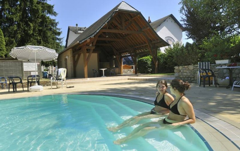 Location de vacances - Hôtel - Auberge à Argentat - La piscine extérieure chauffée pour la détente