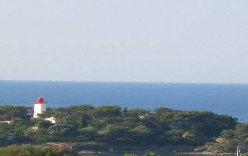 Location de vacances - Mas à Agay - Vue du phare de la Baumette depuis la maison
