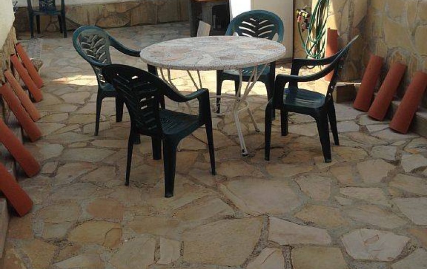 Location de vacances - Villa à Miami Platja - la table de la terrasse privée près du BBQ