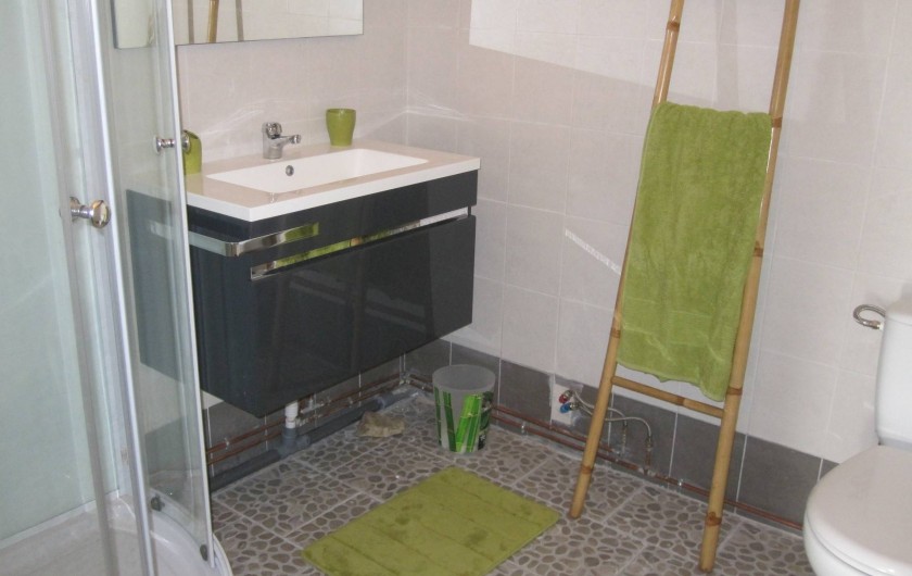 Location de vacances - Gîte à Epiniac - Salle de douche
Bathroom