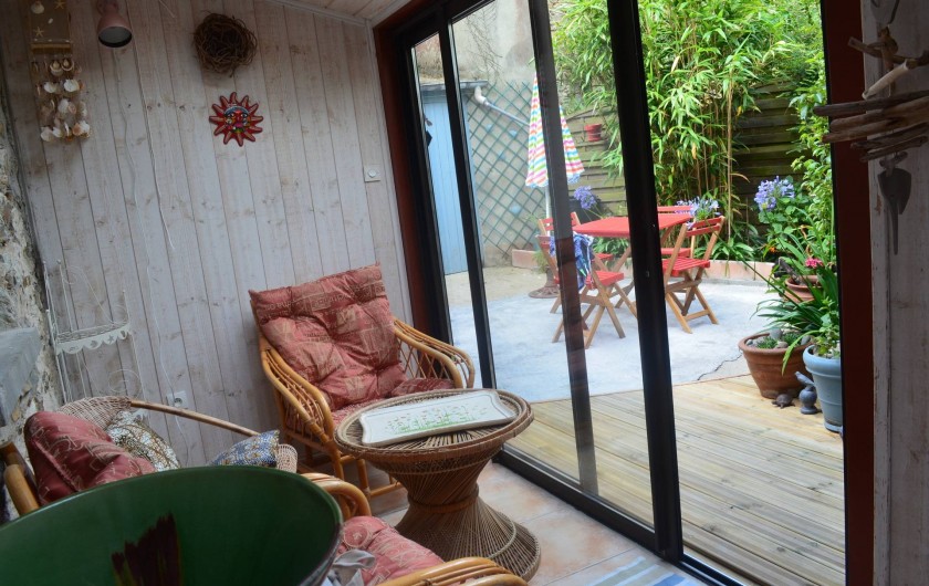 Location de vacances - Maison - Villa à Tréguier - arrière cuisine (coin de détente et de lecture face au Jardin)