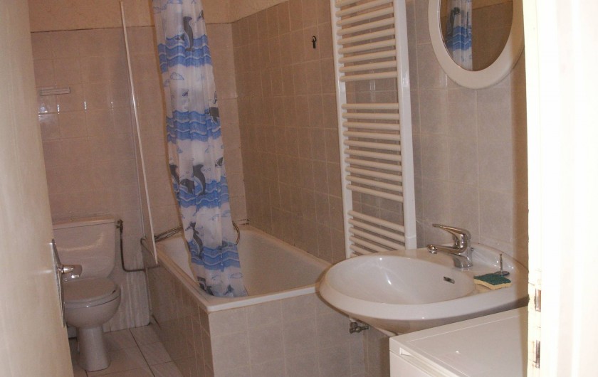 Location de vacances - Appartement à Airoux - salle de bain appartement Corail