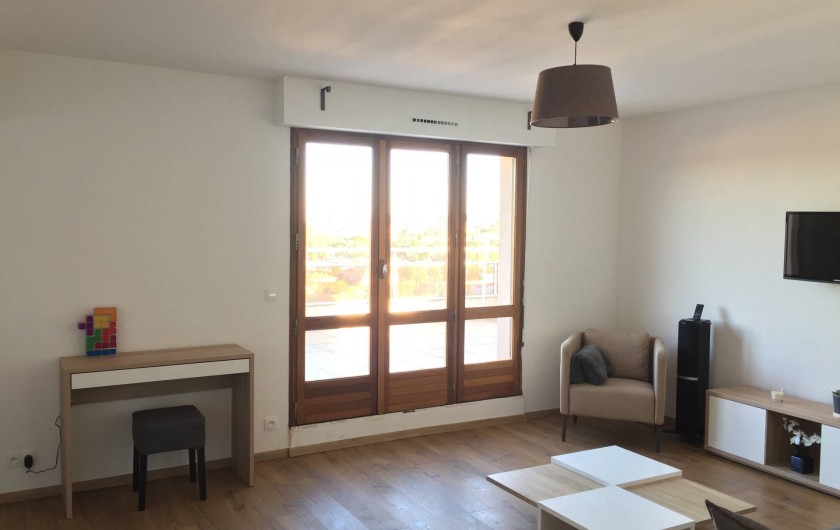 Location de vacances - Appartement à Aix-en-Provence - le séjour avec accès sur la terrasse