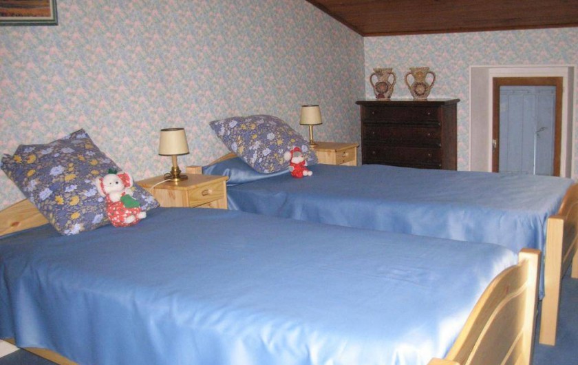 Location de vacances - Appartement à Villeneuve-Minervois - Chambre avec 2 lits en 90 pour 2 personnes.
