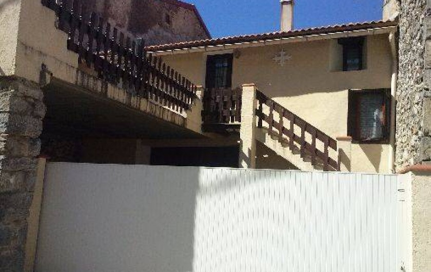 Location de vacances - Villa à Belcaire - Coté façade arrière du gîte sortie garage 2 iéme rue