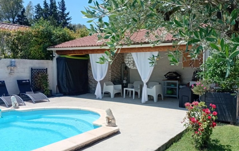 Location de vacances - Gîte à L'Isle-sur-la-Sorgue - Piscine et Pool-house