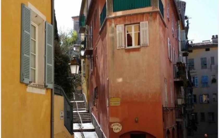 Location de vacances - Studio à Nice - escaliers menant au point de vue du château