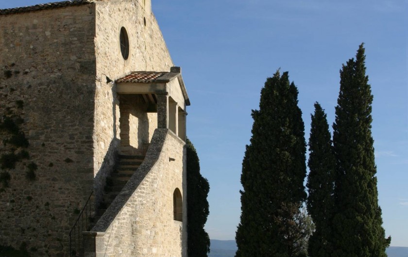 Location de vacances - Villa à Le Barroux - La chapelle du château vue de la maison