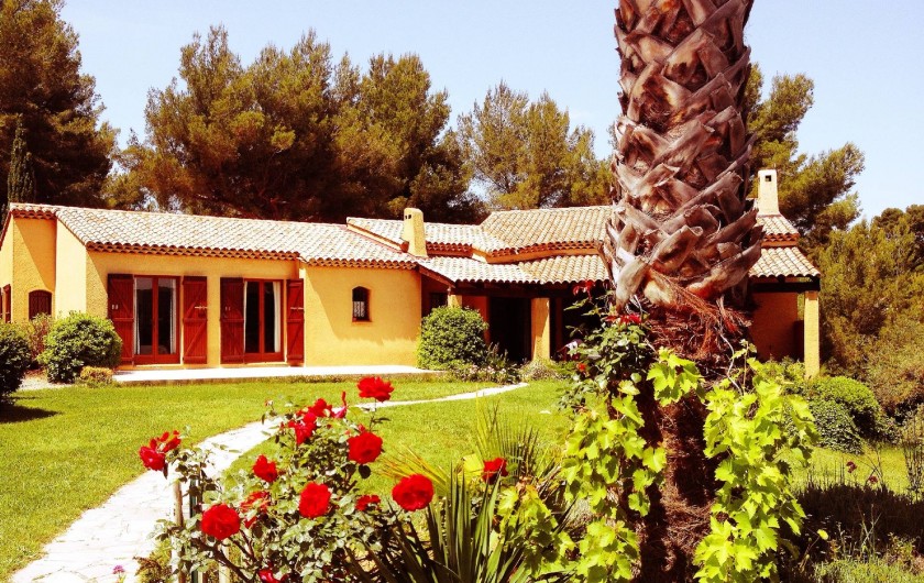 Location de vacances - Villa à Le Castellet - Pelouse et Jardin