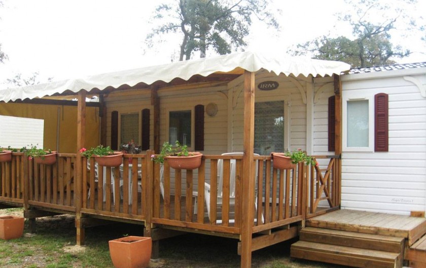 Location de vacances - Bungalow - Mobilhome à Capbreton - Terrasse et vue extérieure du mobile home