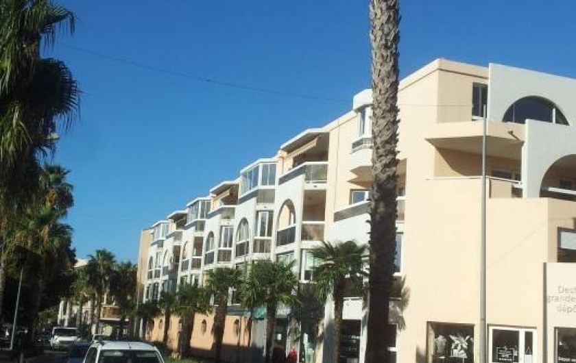 Location de vacances - Appartement à Sanary-sur-Mer - Immeuble Vue d'ensemble