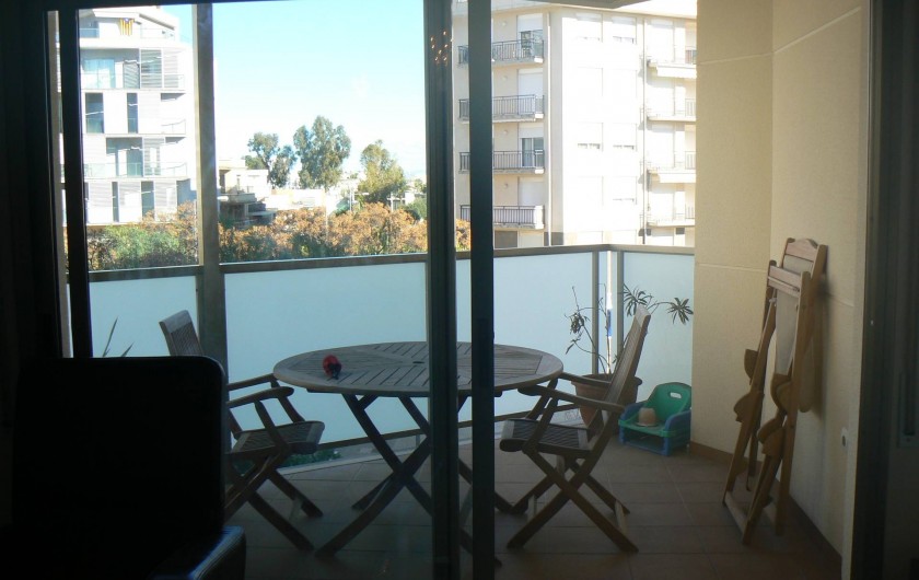 Location de vacances - Appartement à Sant Carles de la Ràpita - La terrasse est très lumineuse, acces depuis le salon via une baie vitree