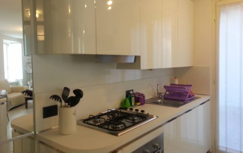 Location de vacances - Appartement à Bergame - cuisine "Veneta cucine" - 4 feux, four électrique, lave vaisselle, microonde