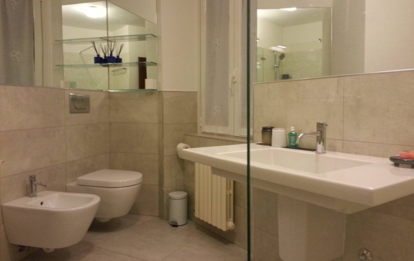 Location de vacances - Appartement à Bergame - grande salle de bain