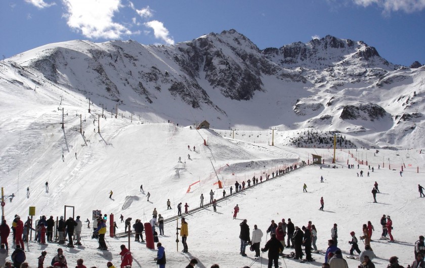 Location de vacances - Gîte à Luz-Saint-Sauveur - Vue de la station de ski l'hiver