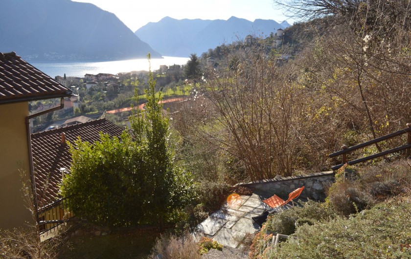 Location de vacances - Maison - Villa à Lenno - Terrasse a l'arriére du jardin