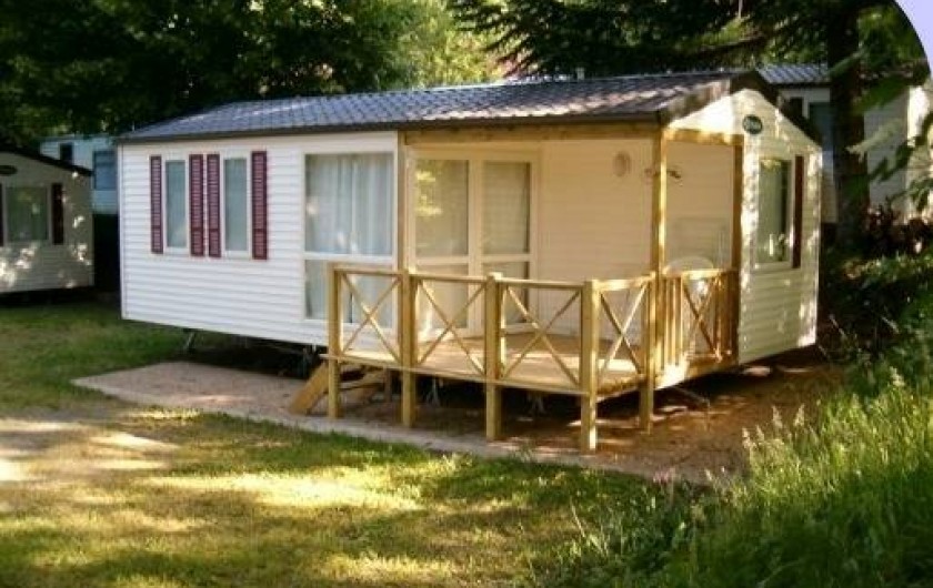 Location de vacances - Camping à La Bourboule - mobil-home 31 m² 2ch , terrasse semi-couverte