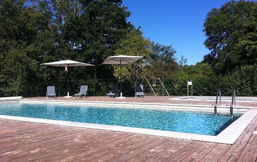 Location de vacances - Insolite à La Châtre - Une piscine + pataugeoire + belle terrasse sont à disposition