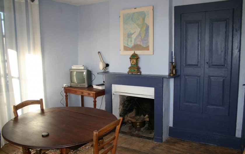 Location de vacances - Gîte à Marvejols - séjour en bleu au premier étage avec wifi