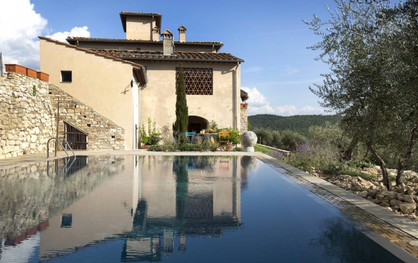 Location de vacances - Villa à San Donato In Collina - Vue de la maison depuis la piscine