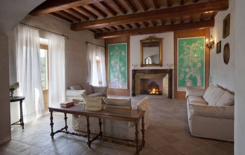 Location de vacances - Villa à San Donato In Collina - Salon avec cheminée ouverte
