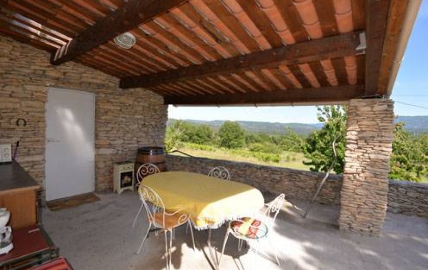 Location de vacances - Chambre d'hôtes à Apt - terrasse panoramique vue sur le Luberon avec cuisinette