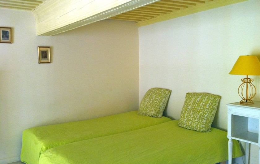 Location de vacances - Studio à Aix-en-Provence - 2 lits simples jumelés (matelas neufs et de qualité).
