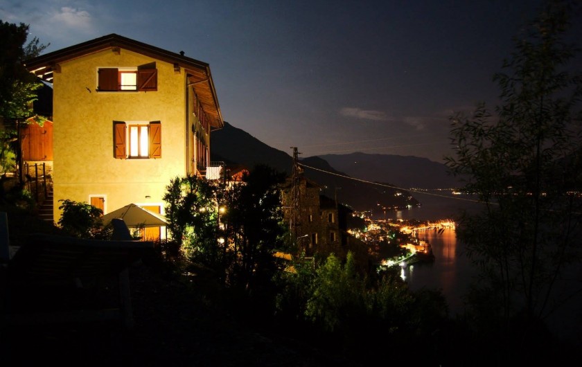 Location de vacances - Appartement à Bellano - la maison et la vue la nuit