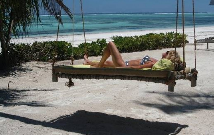 Location de vacances - Villa à Zanzibar - Hamac Zanzibari depuis notre plage privée avec la lagune au fond.