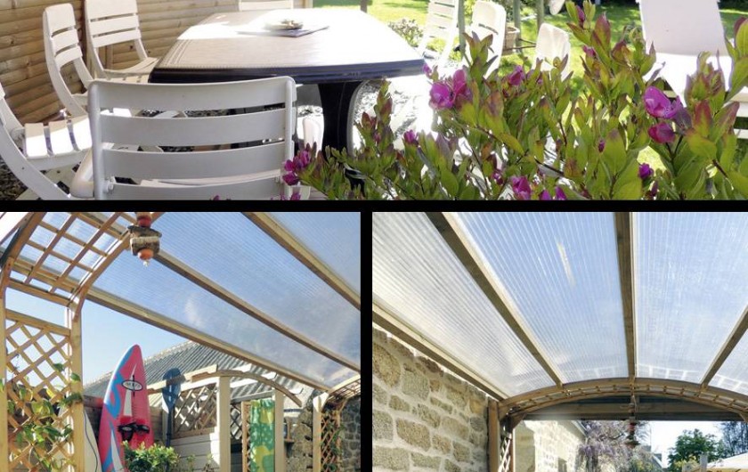 Location de vacances - Gîte à Saint-Jean-Trolimon - Pergola avec terrasse couverte et douche extérieure (eau chaude)