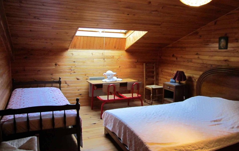 Location de vacances - Gîte à Valprionde - Chambre 2 avec un lit en 140 et un lit en 90