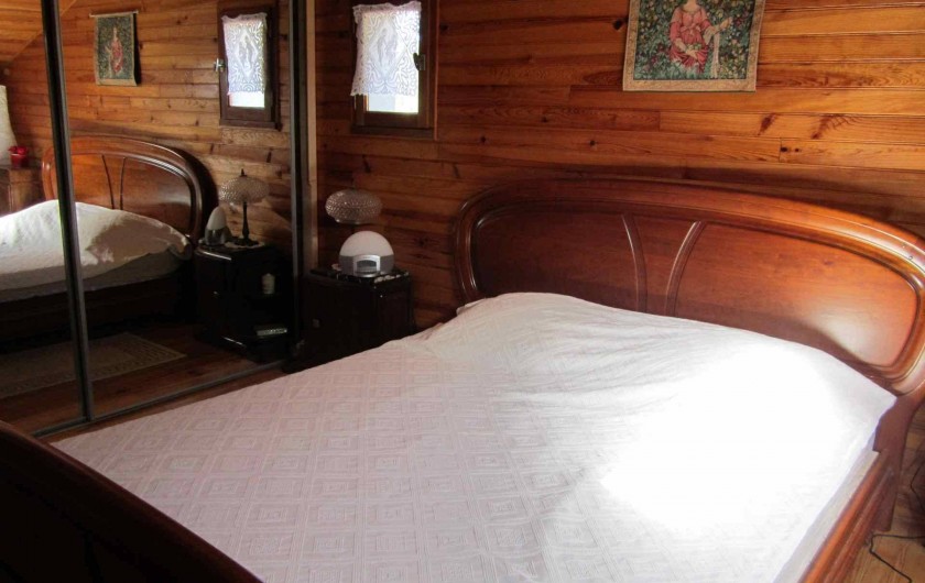 Location de vacances - Gîte à Valprionde - Chambre 1 avec un lit en 160, un dressing et un lit bébé