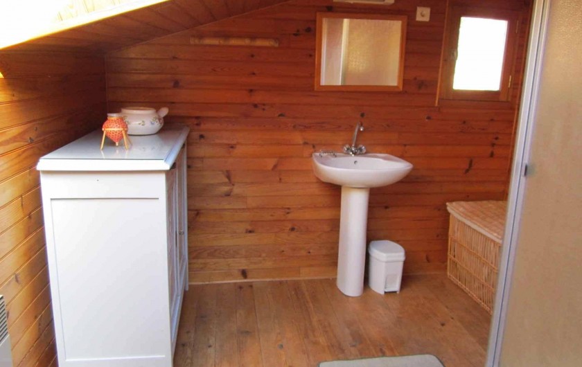 Location de vacances - Gîte à Valprionde - La salle d'eau côté chambres