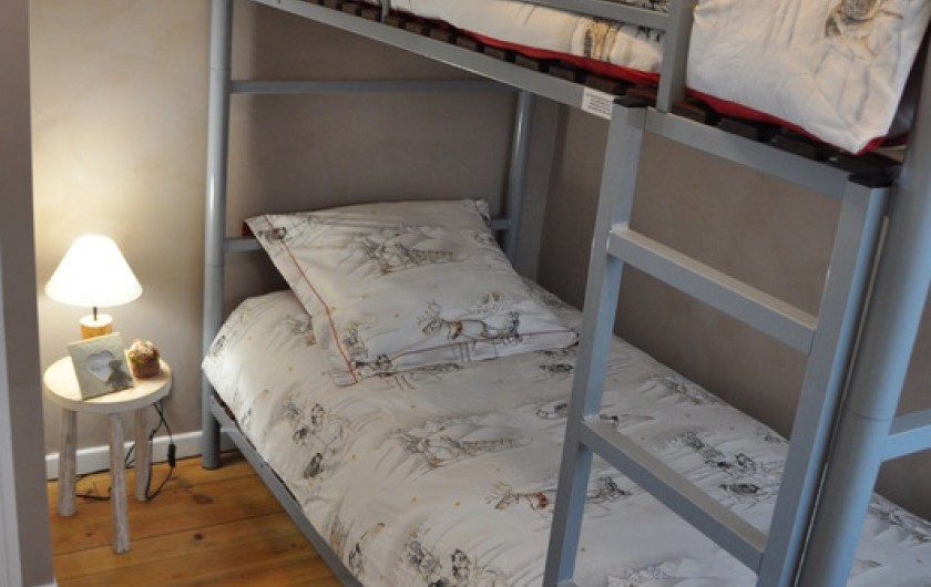 Location de vacances - Chalet à Raon-l'Étape - chambre des enfants 2 lits de 90 cm