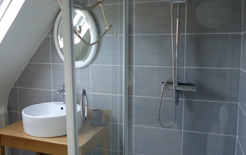Location de vacances - Maison - Villa à Neuville-lès-Dieppe - La salle de douche de la chambre "Galet"