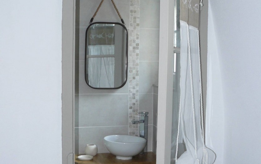 Location de vacances - Maison - Villa à Neuville-lès-Dieppe - La salle de douche de la chambre "Falaise"