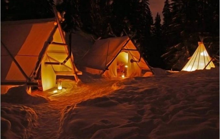 Location de vacances - Tipi à Mont-Saxonnex - Ambiance nocturne sur le camp Altipik