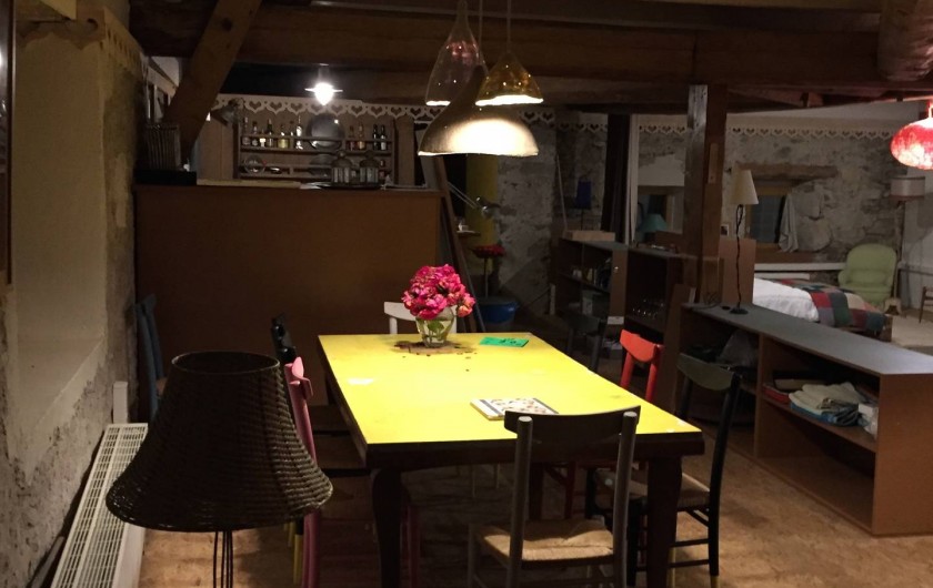 Location de vacances - Appartement à Thorens-Glières - Salle à manger, avec une grande table