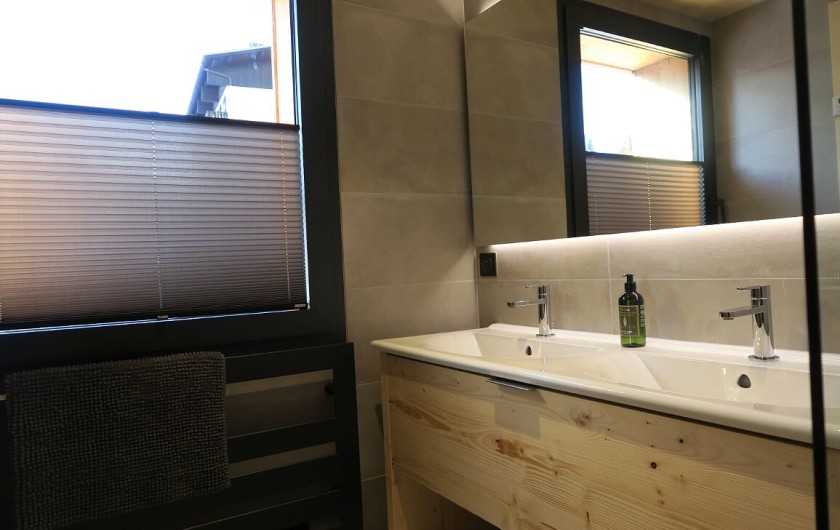 Location de vacances - Appartement à Les Gets - Salle de douche - Double vasque - Chambre 3