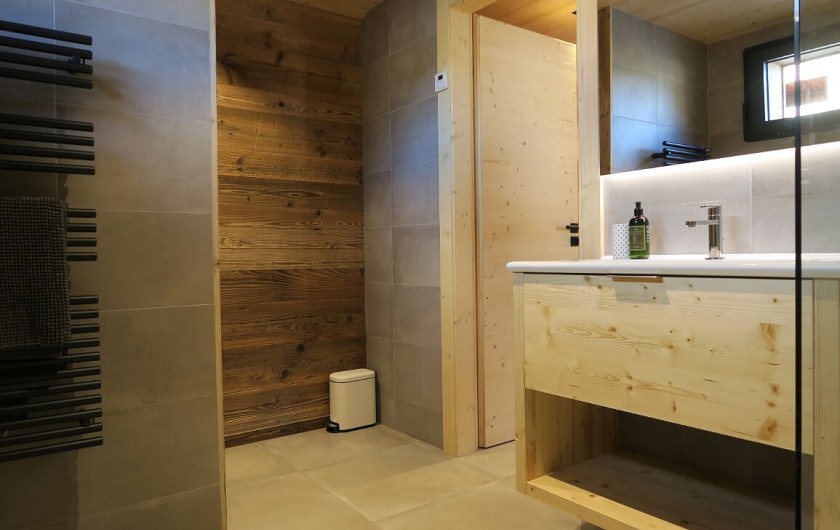 Location de vacances - Appartement à Les Gets - Salle de douche avec toilette - Chambre 2